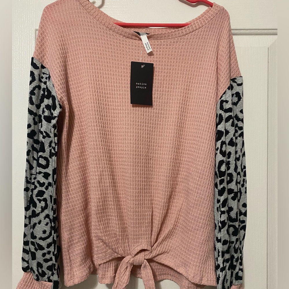 NWT Native People Casual Top. Size Medium